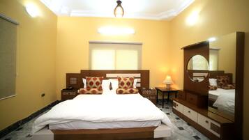 13 bedrooms, in-room safe, individually decorated