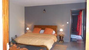 Double Room, 1 Double Bed, Non Smoking | Iron/ironing board, free cots/infant beds, free WiFi - Bois de Santal (Saint-Pierre)