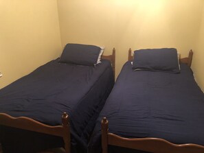 3 bedrooms, bed sheets
