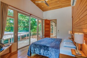 3 bedrooms, in-room safe, WiFi, bed sheets
