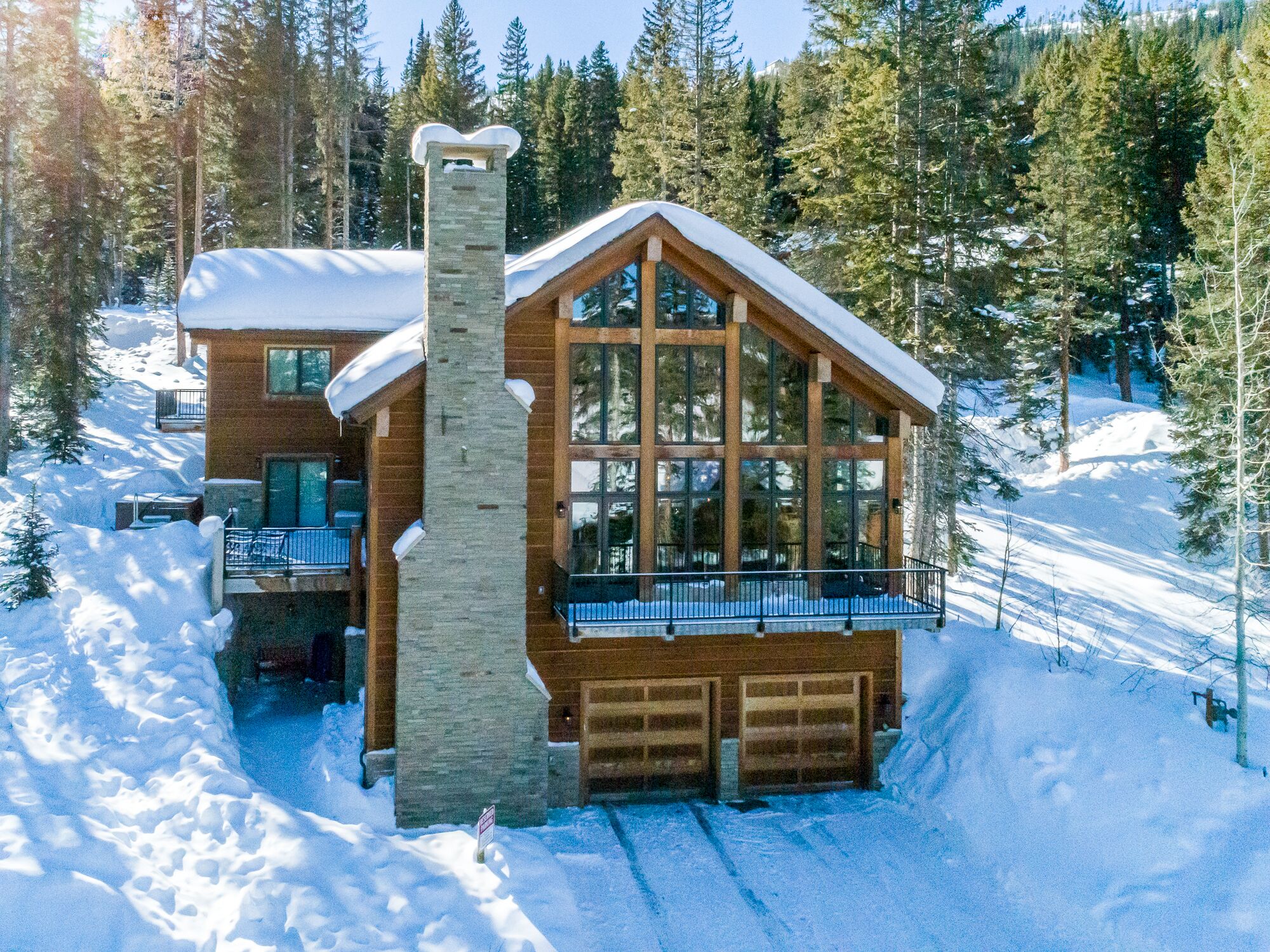 Sunny Private Home with ELEVATOR & Hot Tub - Ski in/out!