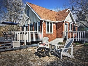 Terrace/patio - Charming Beachfront Home w/huge backyard, walk over dune to the beach! (Michigan City)