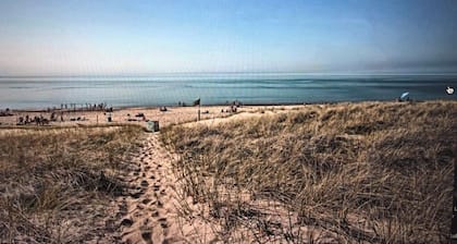 Charming Beachfront Home w / riesigen Garten, nur wenige Schritte zum Strand!Kürzlich renoviert.