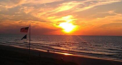 Charming Beachfront Home w/huge backyard,steps to beach!Recently renovated.