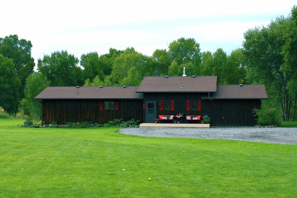 Welcome to the Shields River Hideaway, your home away from home