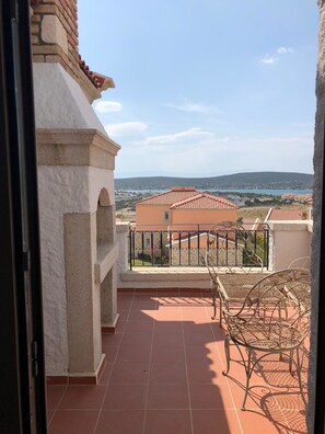 Villa, 4 Bedrooms | Terrace/patio