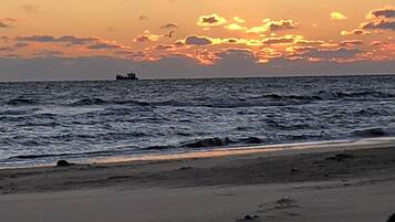 Beach nearby, sun loungers, beach towels