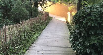 North End Beach Cottage Apartment - One block from beach