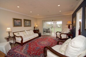 Smart TV, DVD player, books - GOLF COURSE CONDO  IN TARA GOLF AND COUNTRY CLUB, BRADENTON, FLORIDA (Bradenton)