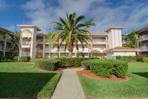 Exterior - GOLF COURSE CONDO  IN TARA GOLF AND COUNTRY CLUB, BRADENTON, FLORIDA (Bradenton)