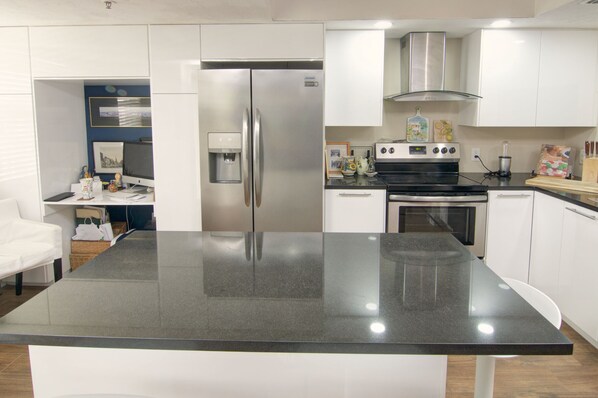 Fridge, microwave, oven, stovetop - GOLF COURSE CONDO  IN TARA GOLF AND COUNTRY CLUB, BRADENTON, FLORIDA (Bradenton)