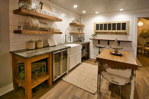 Fridge, microwave, coffee/tea maker, electric kettle