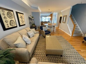 TV - Awesome 4BR, 3.5 BA (unit 71)with Bay Views, Pool & Boat Slip! (Ocean View)