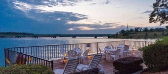 Freshly Remodeled Condo with amazing Grand Glaze View!