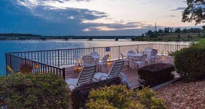 Freshly Remodeled Condo with amazing Grand Glaze View!