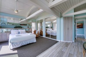 4 bedrooms, iron/ironing board, WiFi, bed sheets