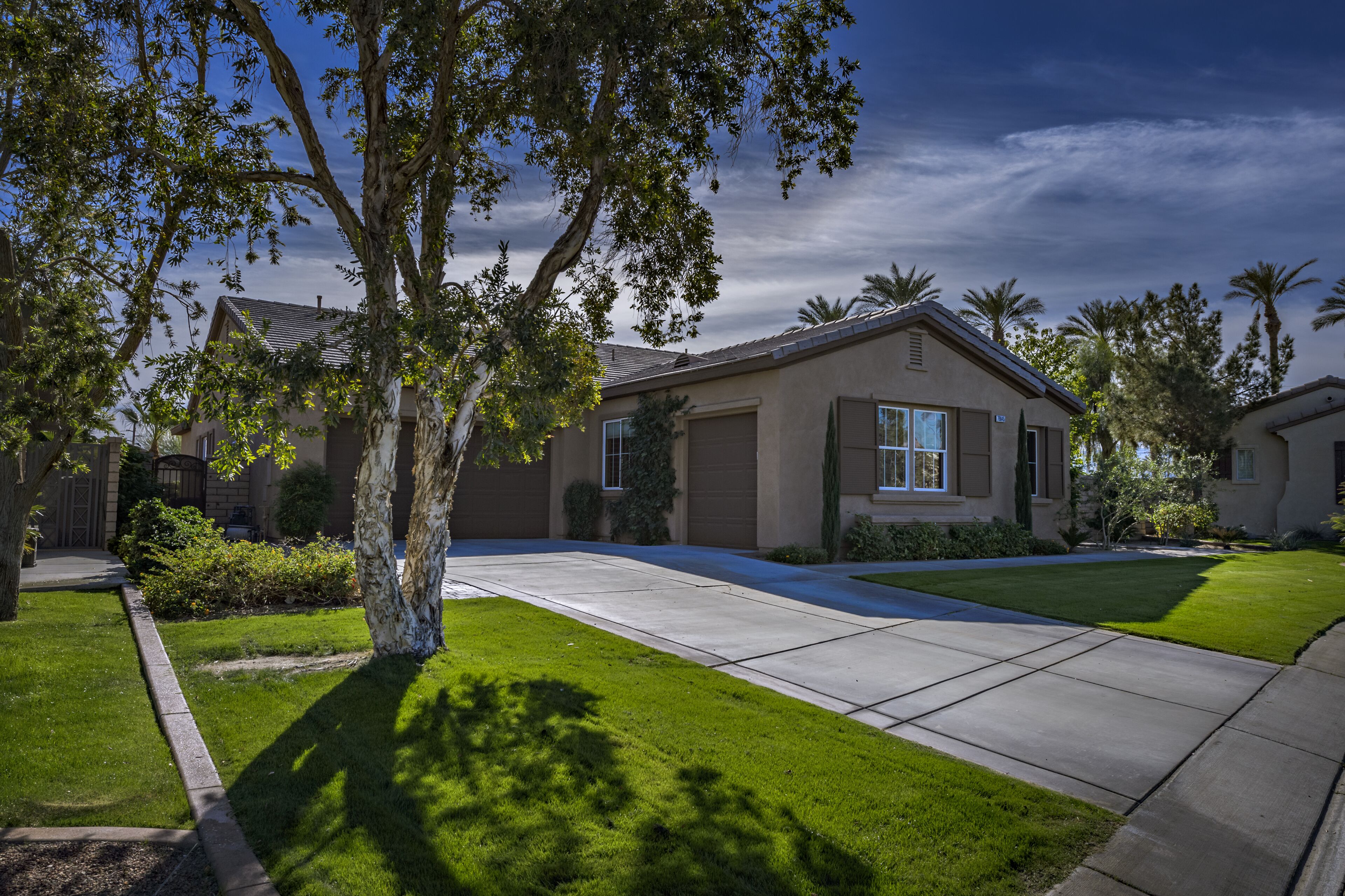 Pool/Spa Retreat with 4 bedrooms and 4 bathrooms!