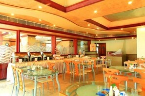 Coffee shop - Hotel Ruby Arena (Thiruvananthapuram)