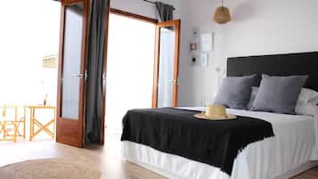 Comfort Room, Courtyard View | Premium bedding, memory foam beds, in-room safe, individually decorated