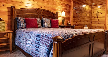 PRIME LOCATION; 4 Mstr BR; NETFLIX; HOT TUB; Game Room; POOL TABLE