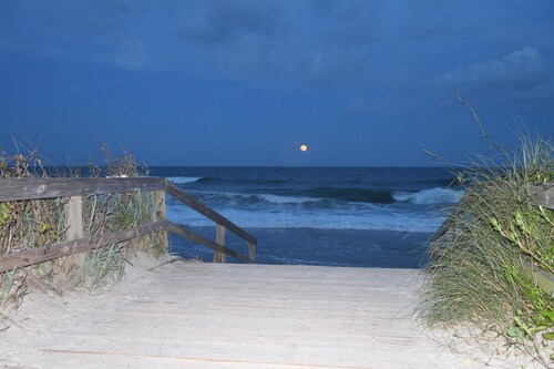 True Blue: Golf, uima-allas, tennis, ranta ja ruokailu!