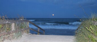 True Blue: Golf, Piscine, Tennis, Plage et Restauration!