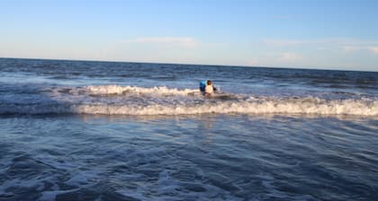 True Blue: Golf, uima-allas, tennis, ranta ja ruokailu!