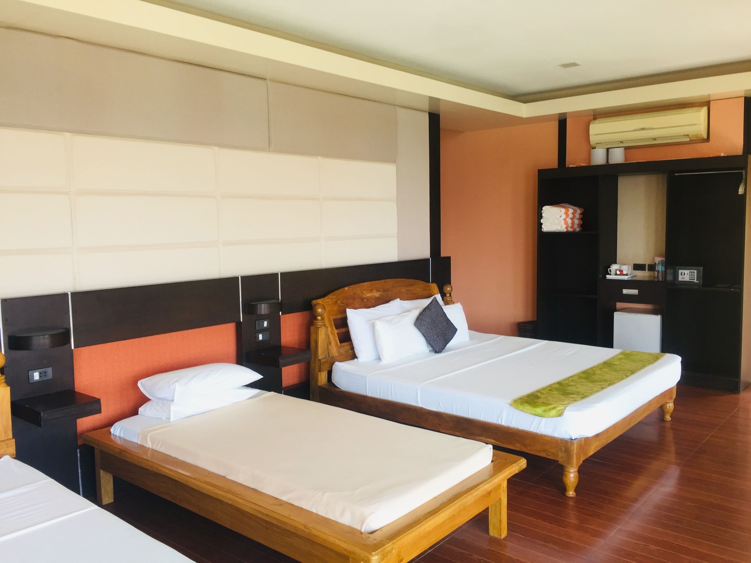 Family Suite | Desk, soundproofing, bed sheets
