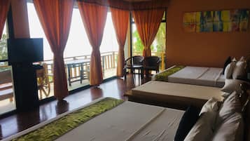 Perhesviitti | Työpöytä, äänieristys, vuodevaatteet