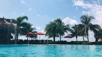 Piscine extérieure, piscine chauffée