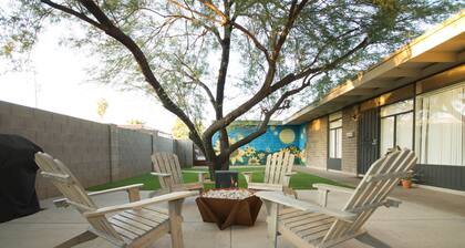 ***Mid Century Modern Foodie Paradise*** Great Architecture, Design & Good Eats!