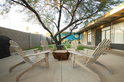 ***Mid Century Modern Foodie Paradise*** Great Architecture, Design & Good Eats!