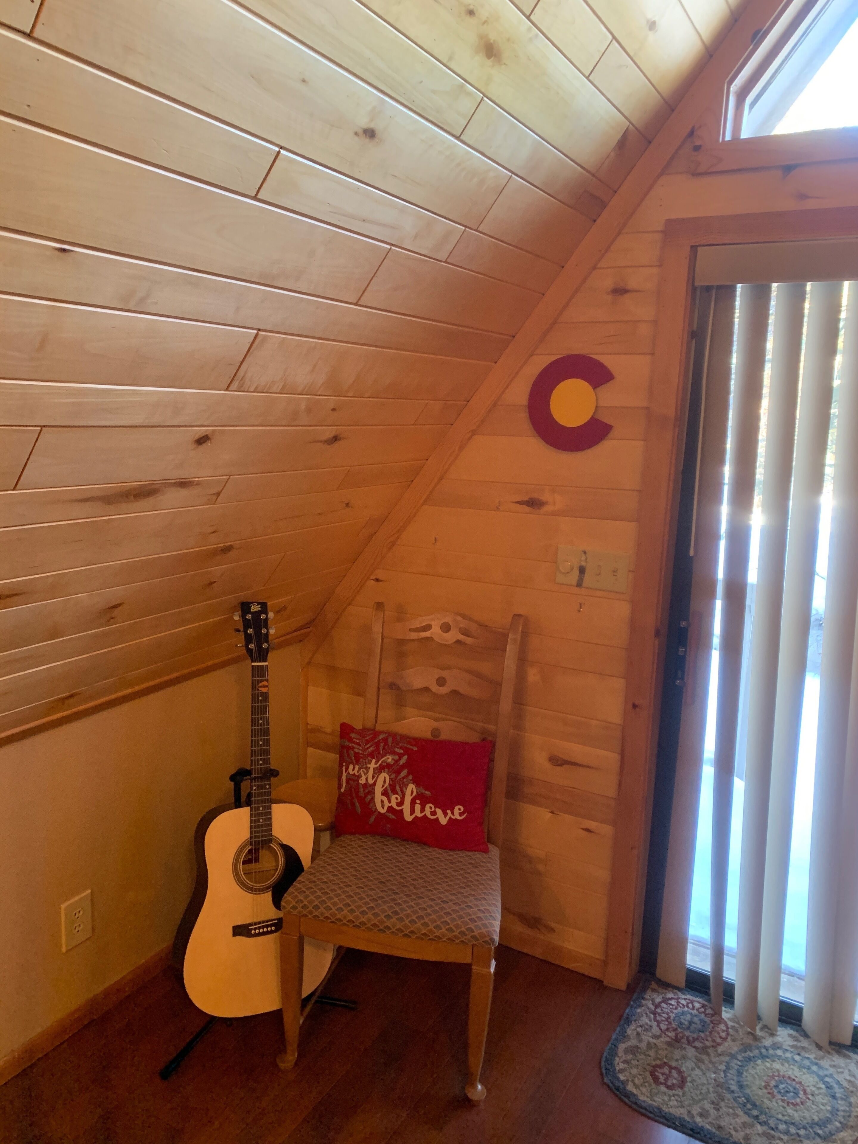 Mountains, Skiing,  Hot Tub, Adventure, 5 BR Cabin, Sleeps 10,  Pets w/ fee