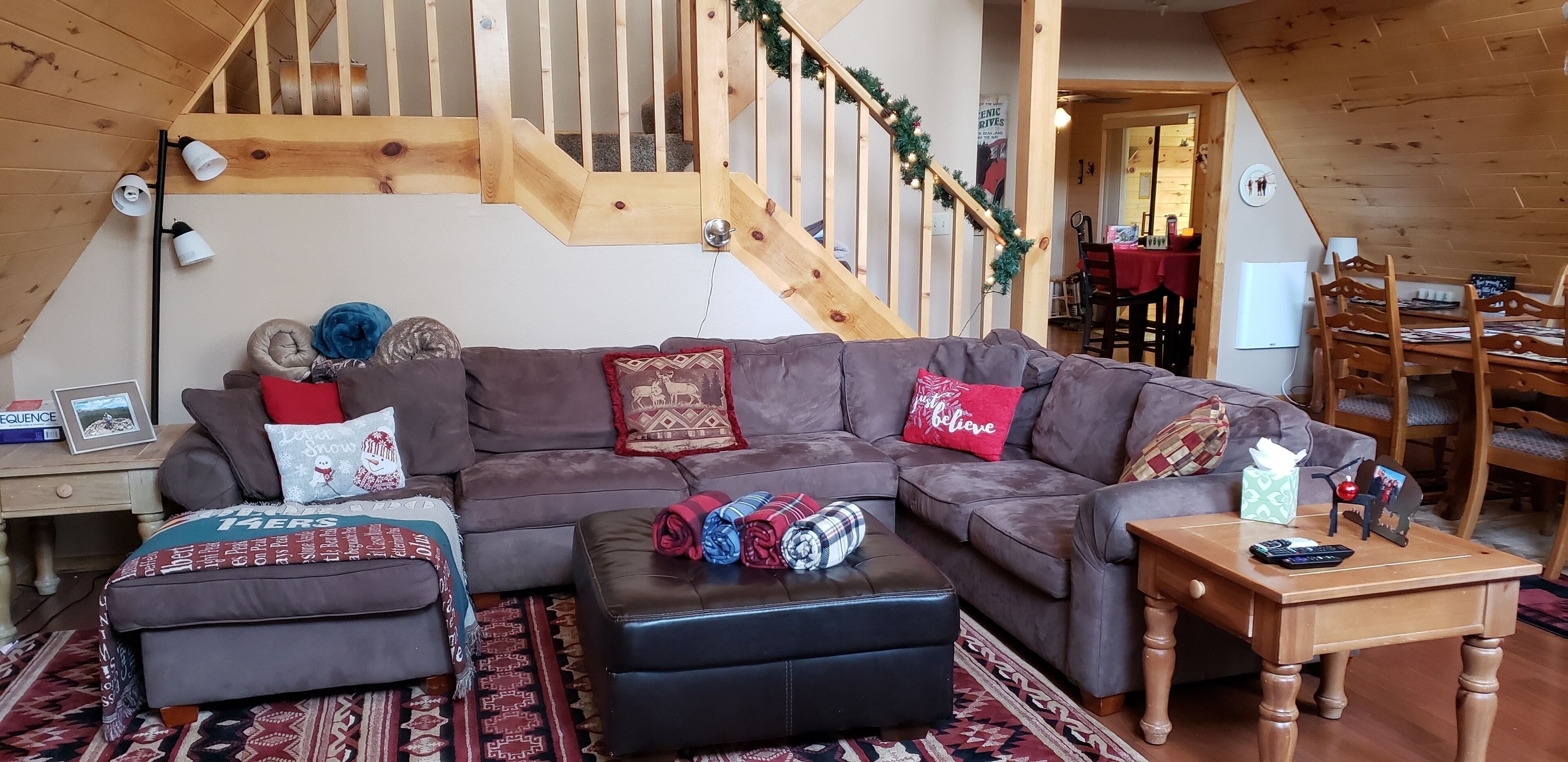 Mountains, Skiing,  Hot Tub, Adventure, 5 BR Cabin, Sleeps 10,  Pets w/ fee