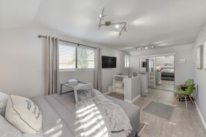 2 bedrooms, desk, iron/ironing board, free WiFi
