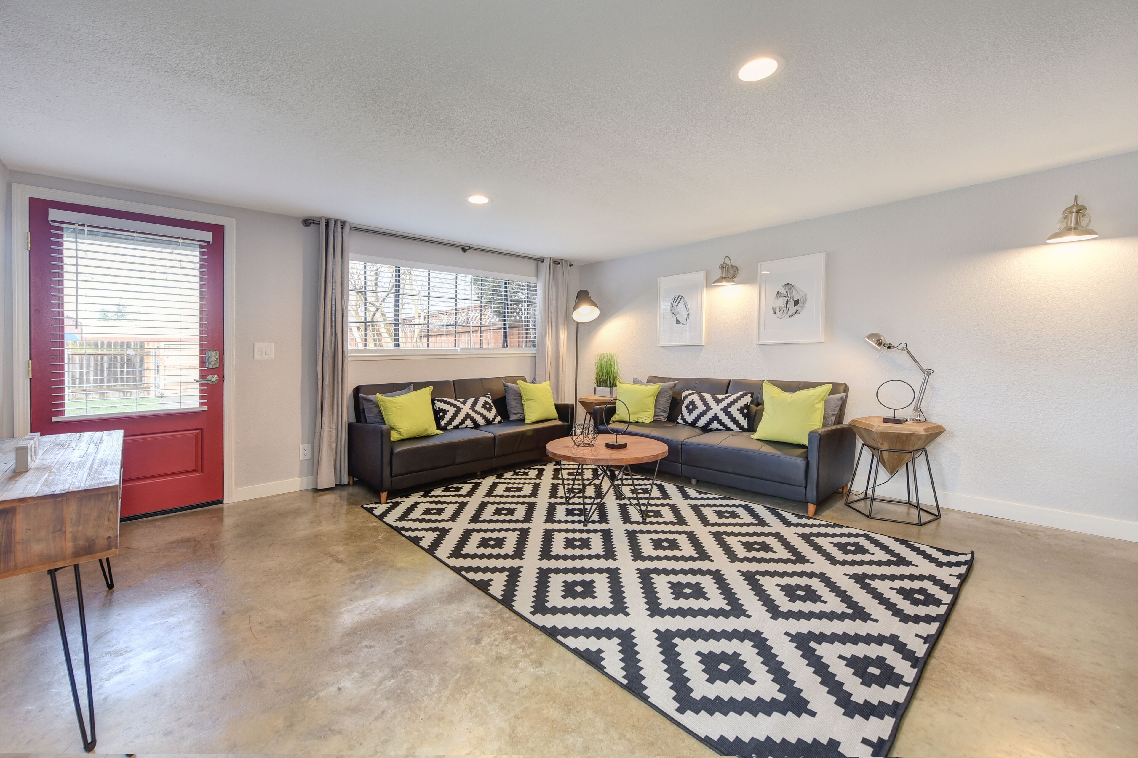 Downtown ALHAMBRA HOUSE Walk to ALL J Street & Midtown Back Yard Grill Parking