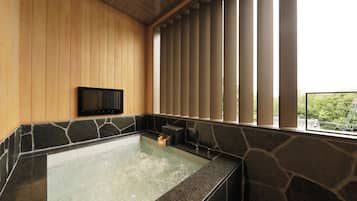 Separate bathtub and shower, deep-soaking bathtub, rainfall showerhead