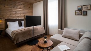 Premium bedding, in-room safe, desk, laptop workspace
