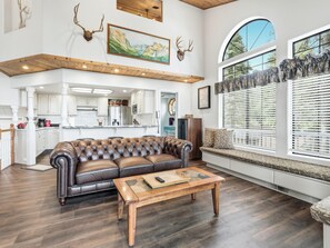 TV, fireplace, ping pong - Chateau Royal West (Yosemite National Park)