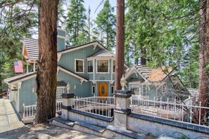 Exterior - Chateau Royal West (Yosemite National Park)
