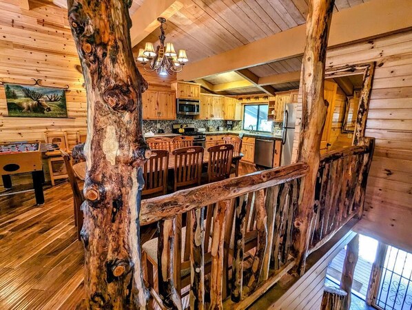Dining - Large Rustic Mountain Retreat Right at Snow Summit Ski Resort (Big Bear Lake)