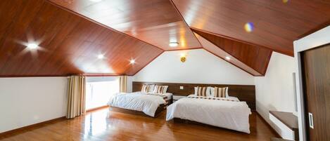 Double Room | Minibar, desk, rollaway beds, free WiFi