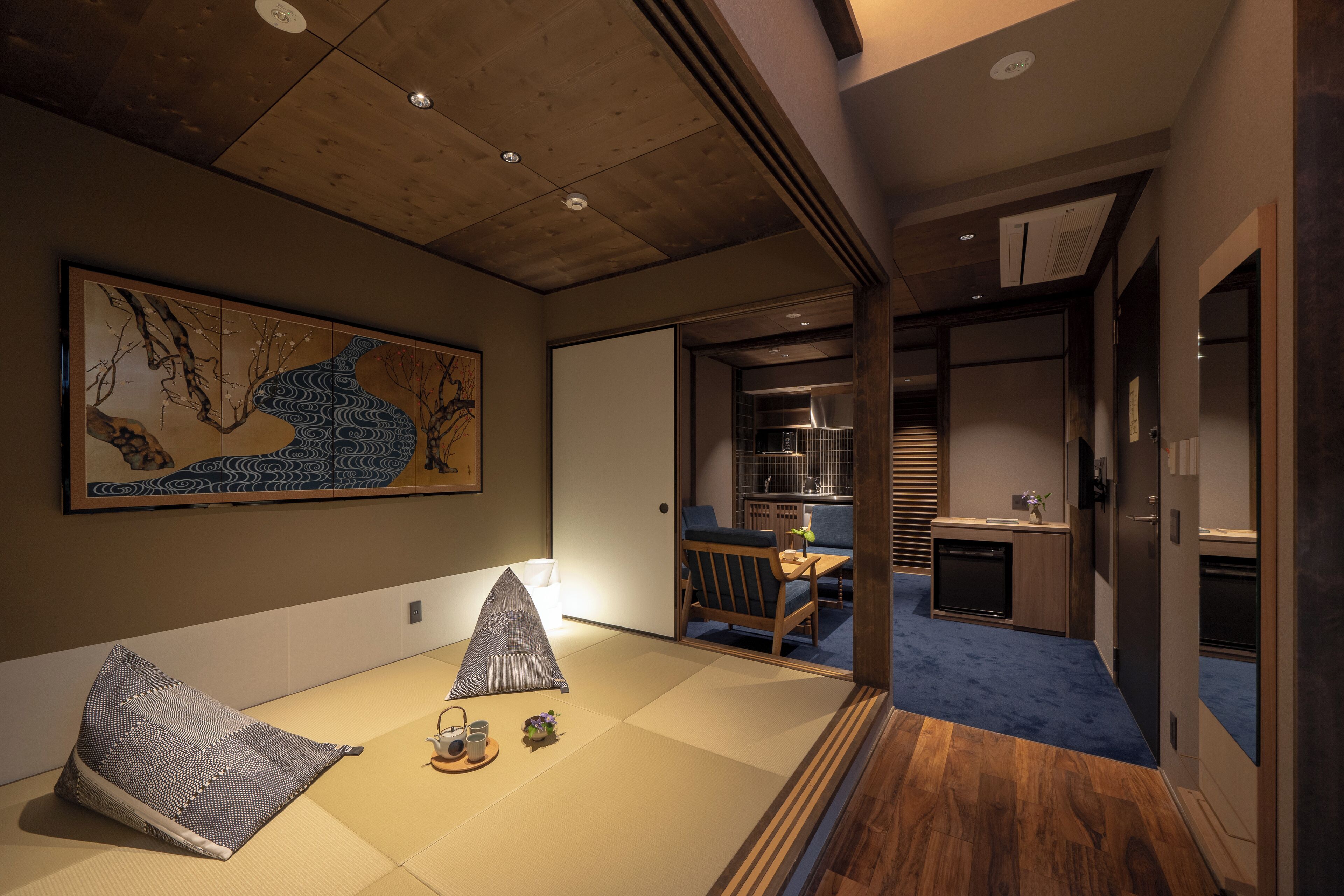 THE KAZAHAYA Garden Suite | In-room safe, iron/ironing board (on request), WiFi (free)