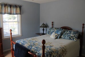 3 quartos, ferros/tábuas de passar roupa, berço de viagem