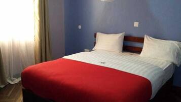 Standard Double Room, 1 Double Bed, Non Smoking | In-room safe, individually decorated, individually furnished, desk