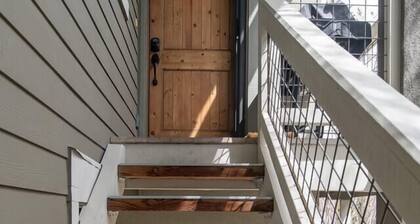 Luxurious, affordable condo one mile from downtown