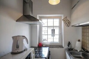 Fridge, oven, stovetop, toaster