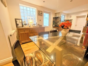 Dining - Amazing luxury 6 bed 3 bath family house in central London with back garden (London)