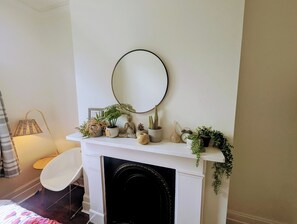 6 slaapkamers, een bureau, een strijkplank/strijkijzer, gratis wifi