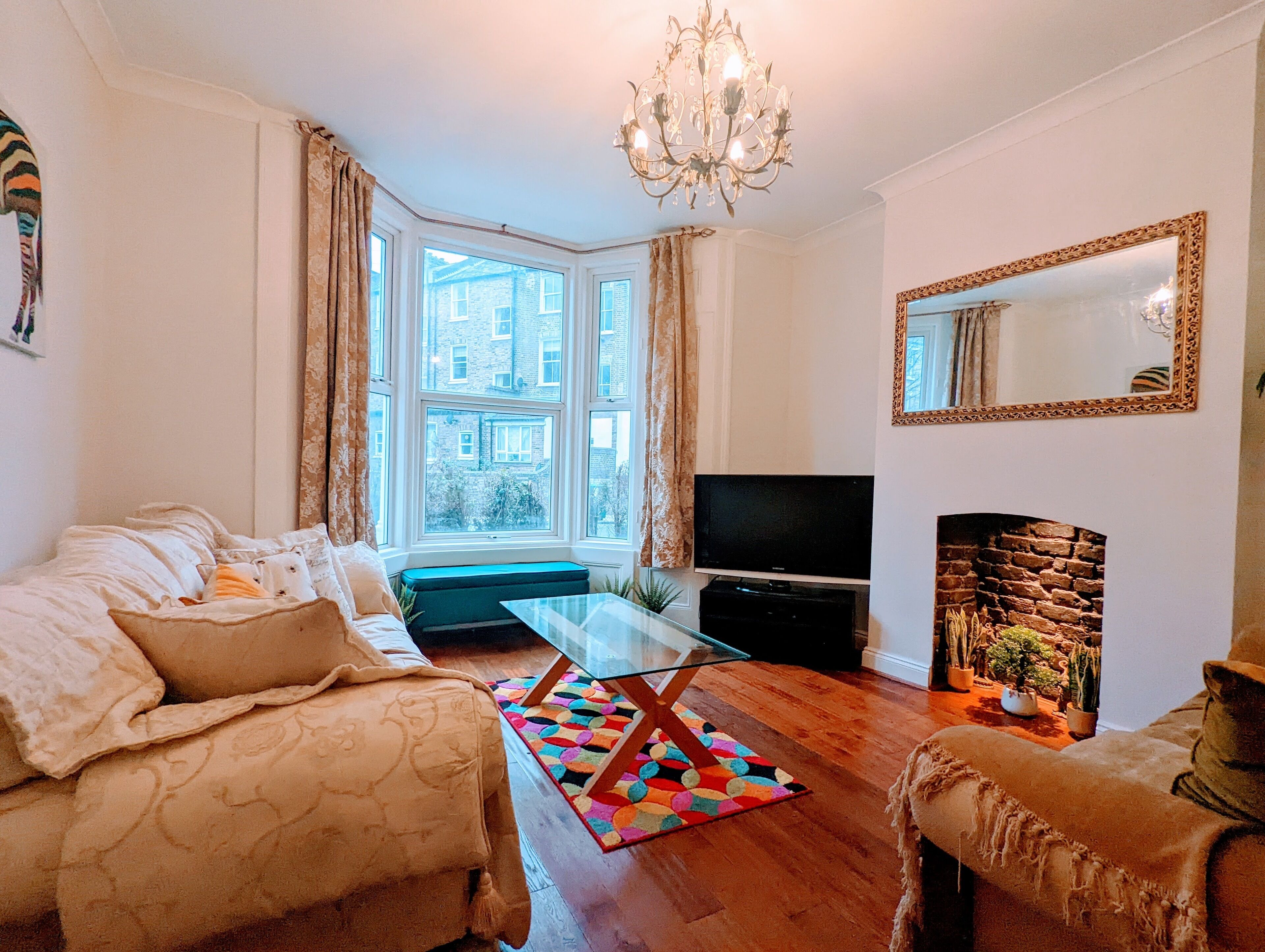 Smart TV, fireplace, books, music library